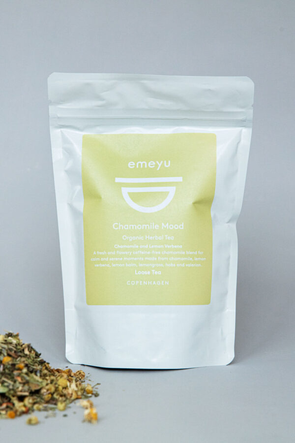 Emeyu’s Chamomile Mood is a wonderful and mild organic herbal tea. Made from a caffeine-free blend of calming and relaxing herbs and the taste from chamomile, rosehip seed, lemon balm, lemon verbena, lemongrass, lavender flowers, hops and valerian. 75 g loose herbal tea in a resealable and sustainable doypack bag.