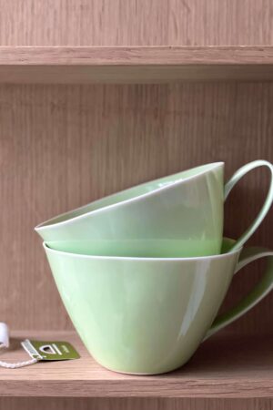 Emeyu's lysegrønne tekopper er håndlavet i keramik og kan gå i opvaskemaskinen.