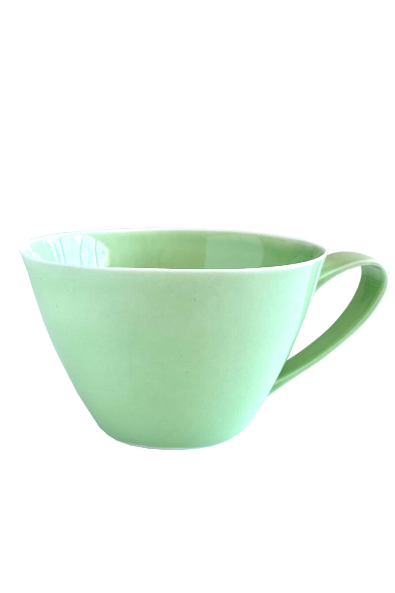Emeyu's fine og friske lysegrønne tekop i håndlavet keramik, ekslusiv og med en tynd kant som er perfekt til kvalitets te.