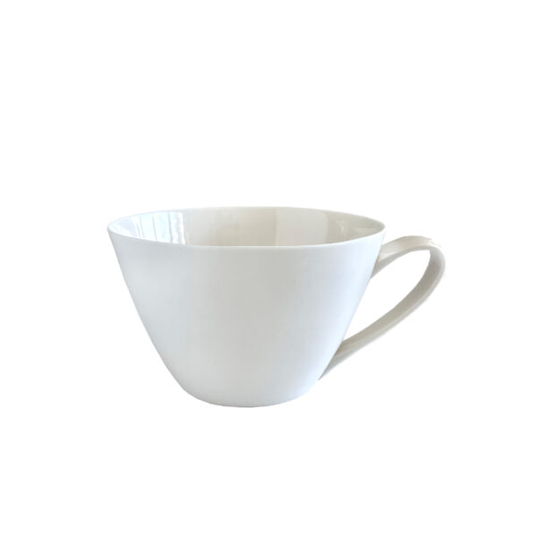 Emeyu's smukke hvide tekop i håndlavet keramik, ekslusiv og med en tynd kant som er perfekt til kvalitets te.