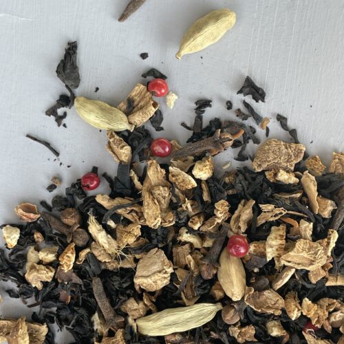 Spicy and cozy Christmas Tea, organic Black Tea with anis, ginger, cardamom, cloves, pink pepper and orange peel.
