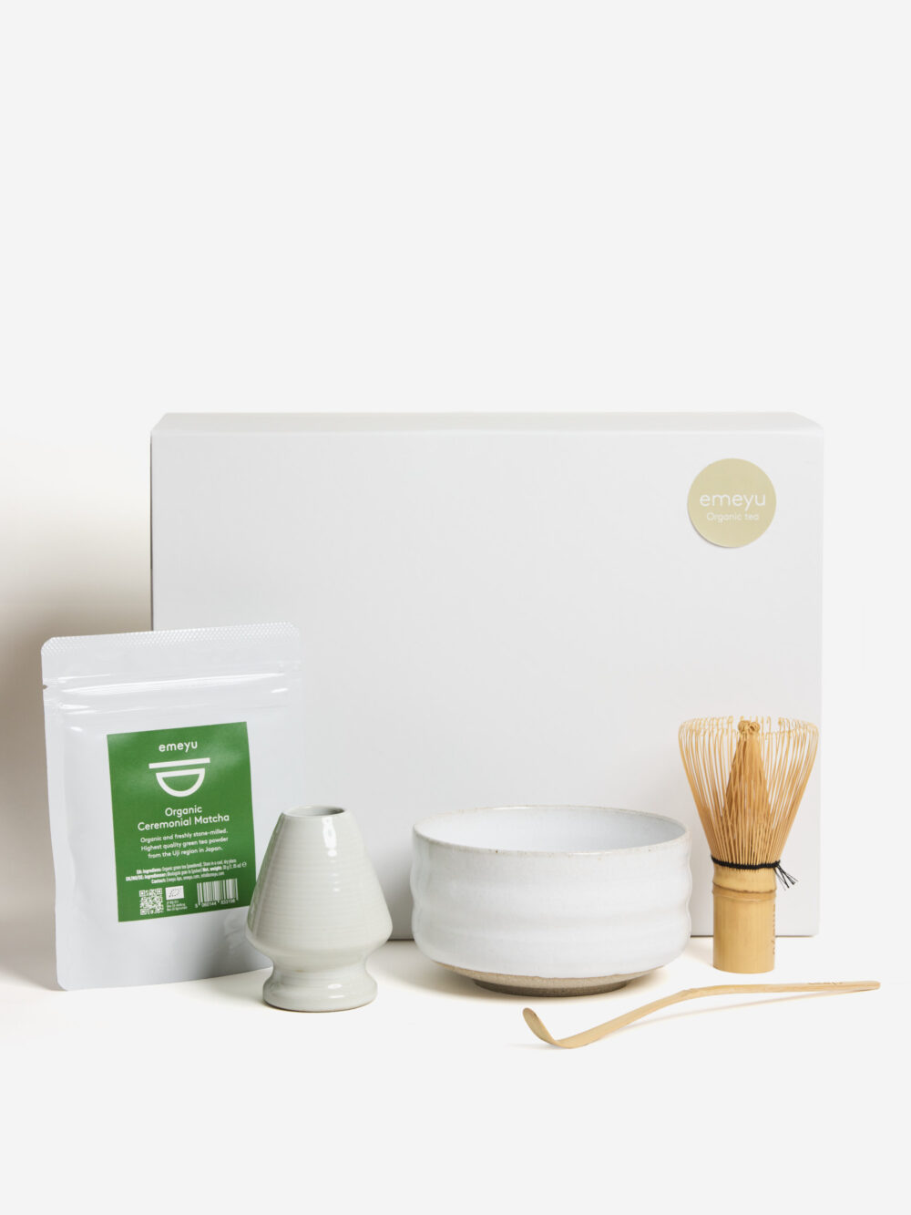 Emeyu's MATCHA BOX; 30 gr organic ceremonial matcha, chawan/bowl, chasen/whisk, chasen holder/ whisk holderi and scoop/chashaku.