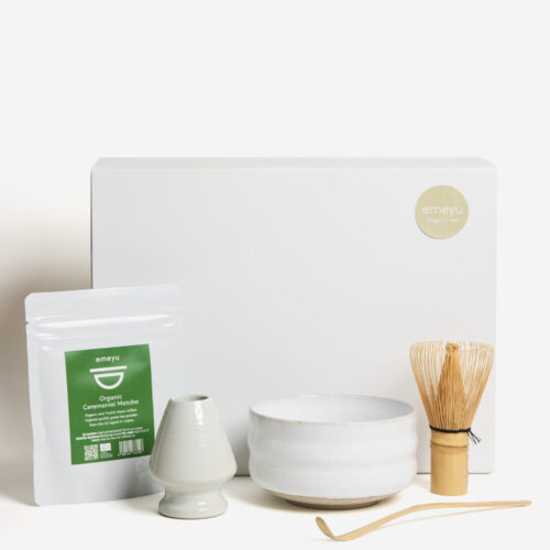 Emeyu's MATCHA BOX; 30 gr organic ceremonial matcha, chawan/bowl, chasen/whisk, chasen holder/ whisk holderi and scoop/chashaku.