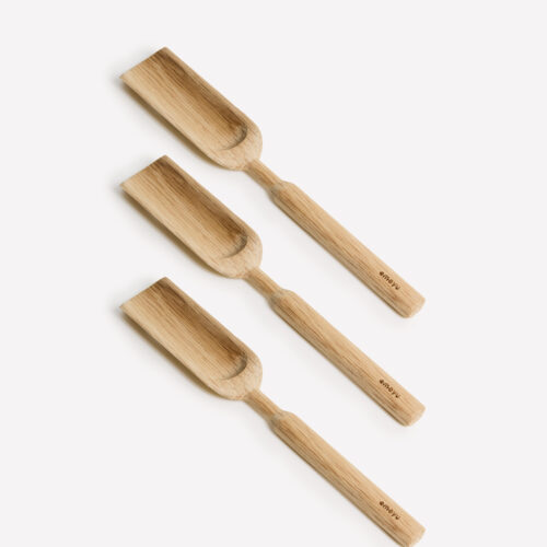 A collection of Emeyu tea measuring spoon made of FSC certified oak wood